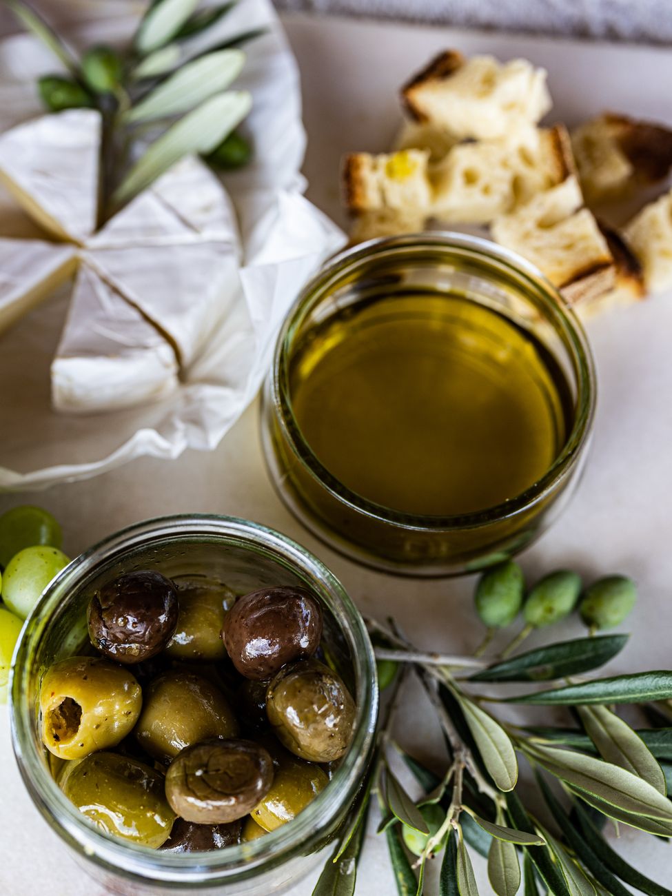Kuzey Ege zeytin ağaçları ve taş evler